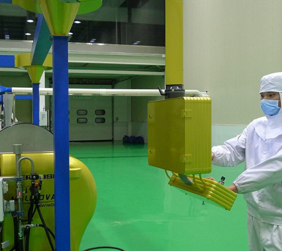 公司擁有三條原裝進(jìn)口冷榨橄欖油加工生產(chǎn)線(xiàn)，兩條德國(guó)福樂(lè)偉和一條意大利貝亞雷斯單一品種生產(chǎn)線(xiàn)，日加工鮮果能力達(dá)560噸，通過(guò)低溫純物理冷榨最大..